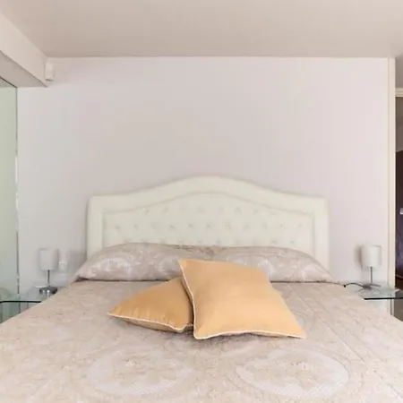 Gold Apartment